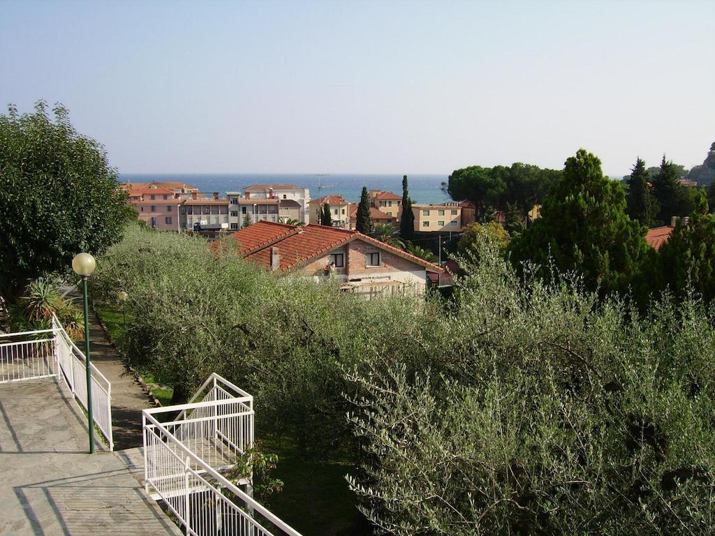 Residence La Carruba Diano Marina Exterior photo