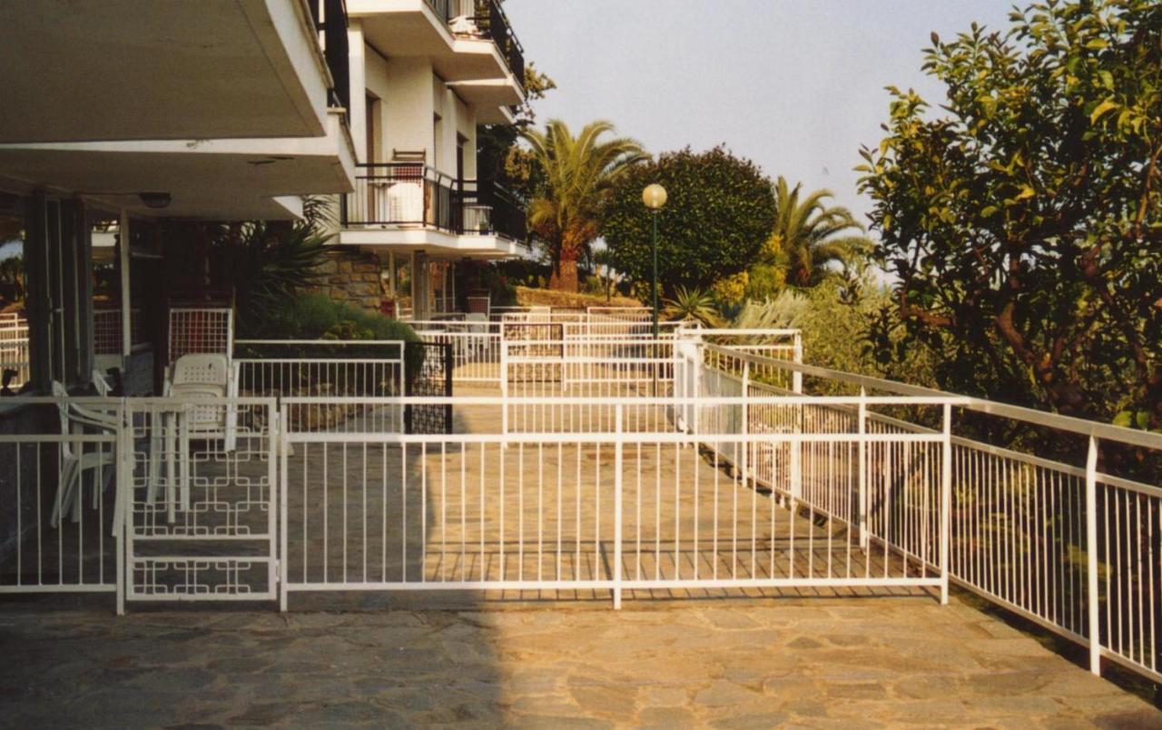 Residence La Carruba Diano Marina Exterior photo